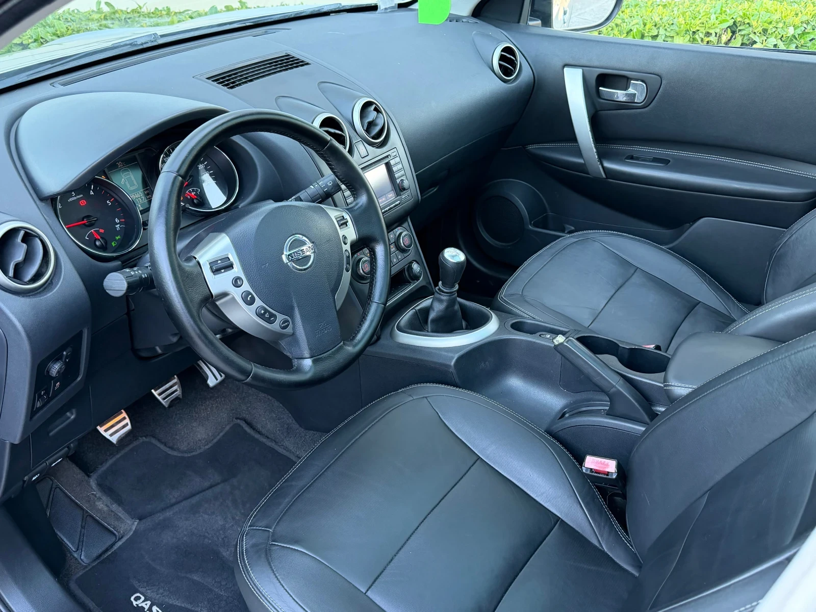 Nissan Qashqai 1.5dci/7m/Pano/Koja, снимка 7 - Автомобили и джипове - 55180237