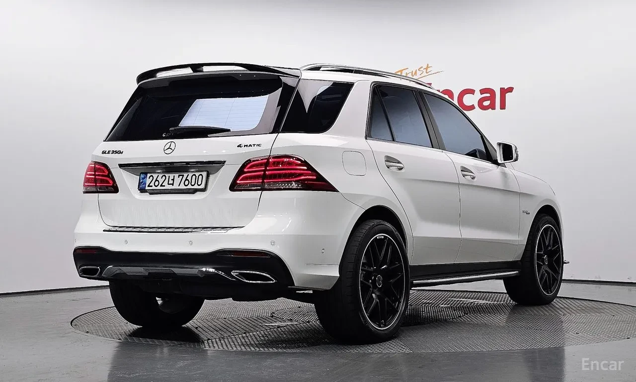 Mercedes-Benz GLE 350 63 AMG KIT* LED* PANAMERICANA* PANO* ОБДУХ* КАМЕРА, снимка 3 - Автомобили и джипове - 55977788
