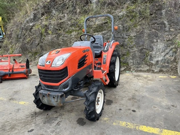 Трактор Kubota Т 245, снимка 2 - Селскостопанска техника - 47996785