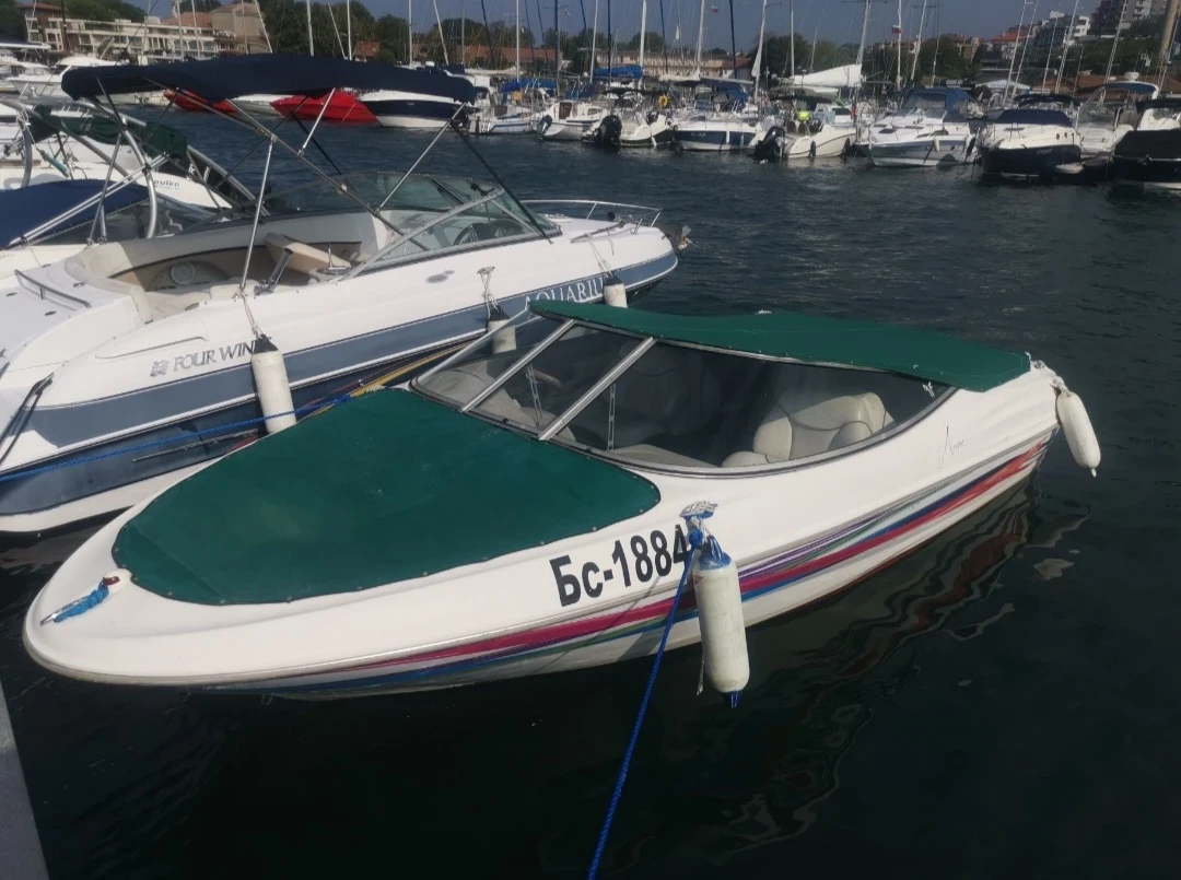 Моторна яхта Bayliner Capri 1850 - изображение 3