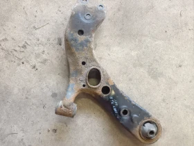 Носач преден десен Тойота Рав4 2.2дкат (9)