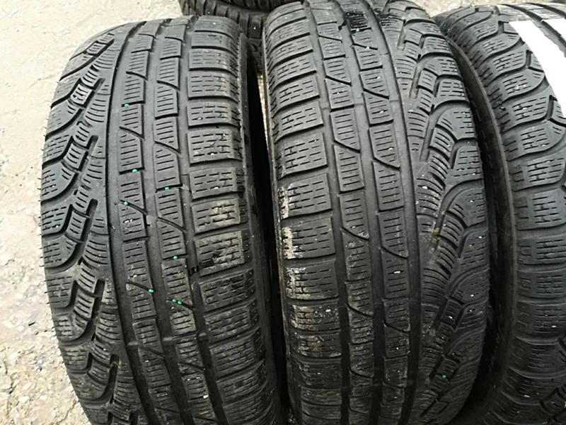 Гуми Зимни 205/50R17, снимка 3 - Гуми и джанти - 23812425