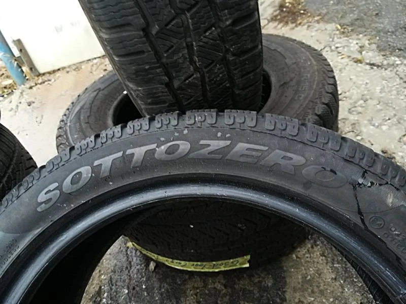 Гуми Зимни 205/50R17, снимка 5 - Гуми и джанти - 23812425