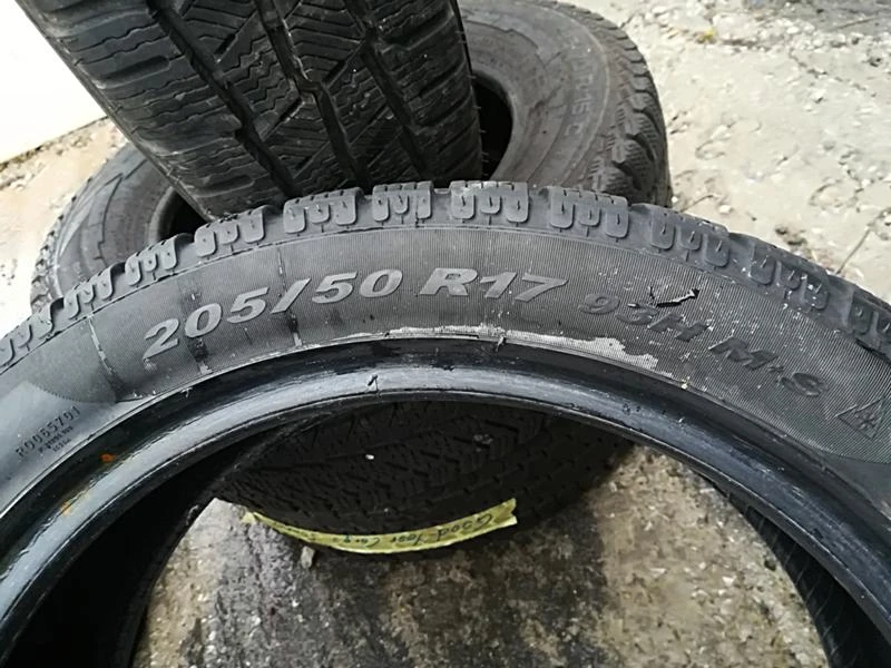 Гуми Зимни 205/50R17, снимка 6 - Гуми и джанти - 23812425