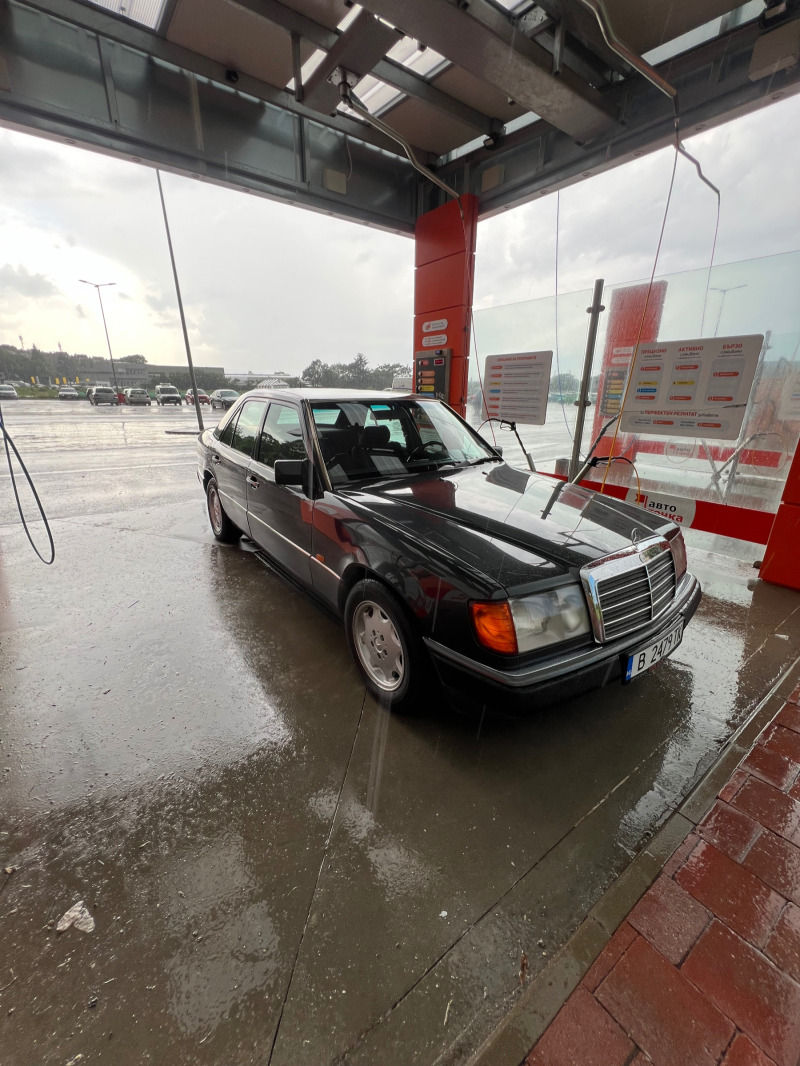 Mercedes-Benz 124 E 200, снимка 1 - Автомобили и джипове - 45862154