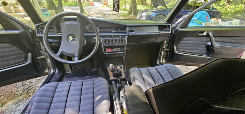 Mercedes-Benz 190 190E, снимка 12 - Автомобили и джипове - 51490477