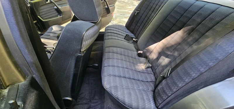 Mercedes-Benz 190 190E, снимка 9 - Автомобили и джипове - 51490477