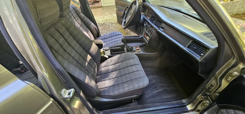 Mercedes-Benz 190 190E, снимка 13 - Автомобили и джипове - 51490477