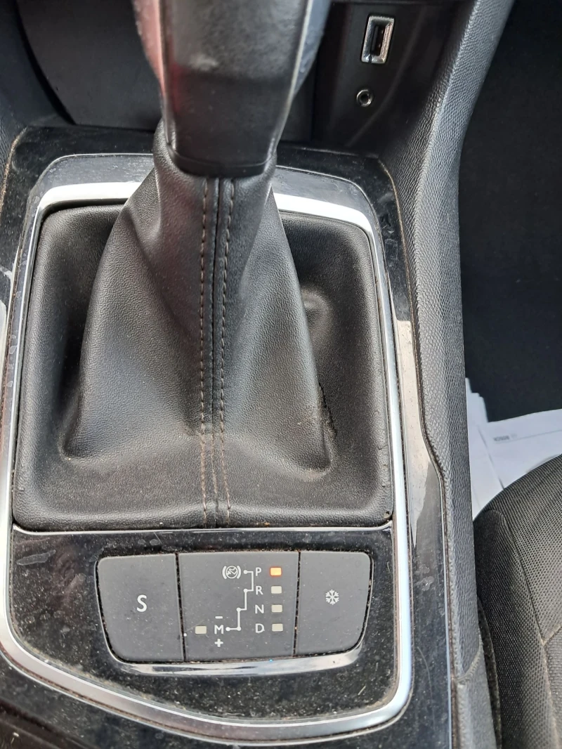 Peugeot 308 16 хди 120кс автомат, снимка 16 - Автомобили и джипове - 51603789