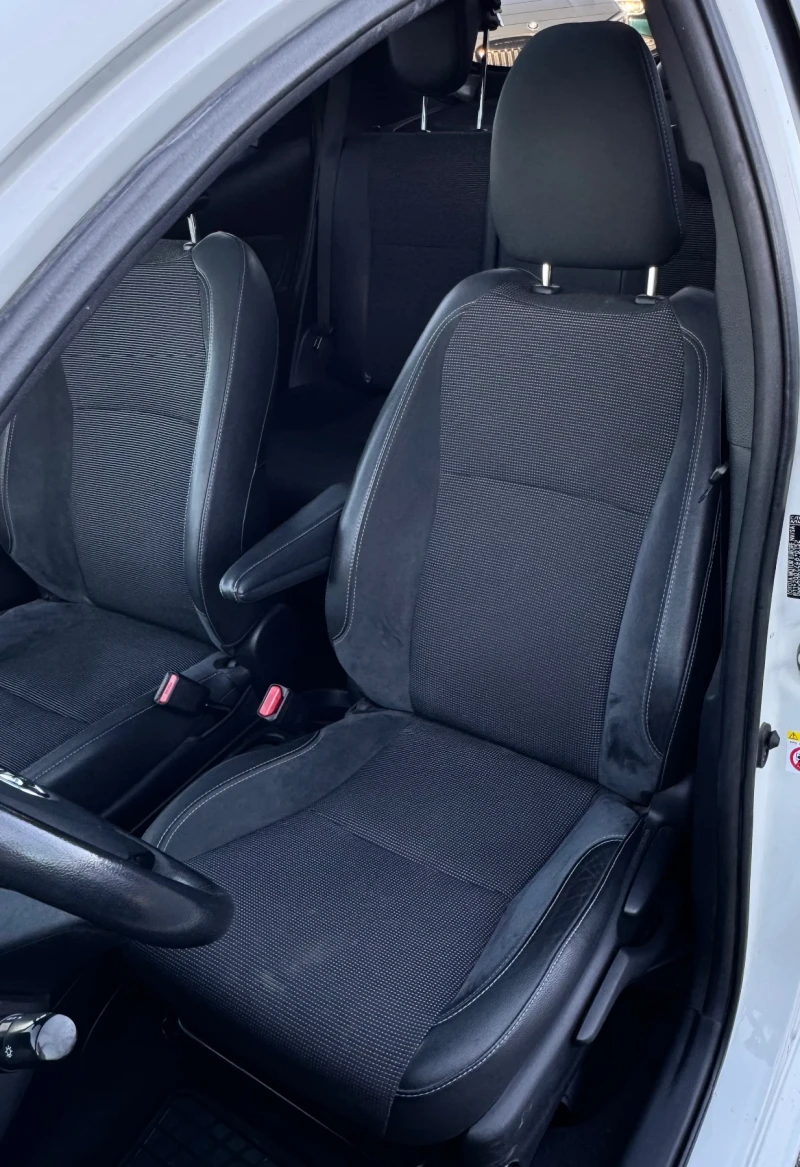 Toyota Yaris Trend/Панорама/Kамера/Keyless, снимка 9 - Автомобили и джипове - 52232656