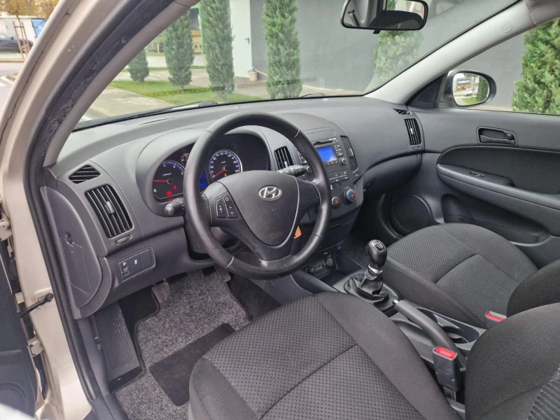 Hyundai I30 1.6 / 90 к.с, снимка 14 - Автомобили и джипове - 52581842
