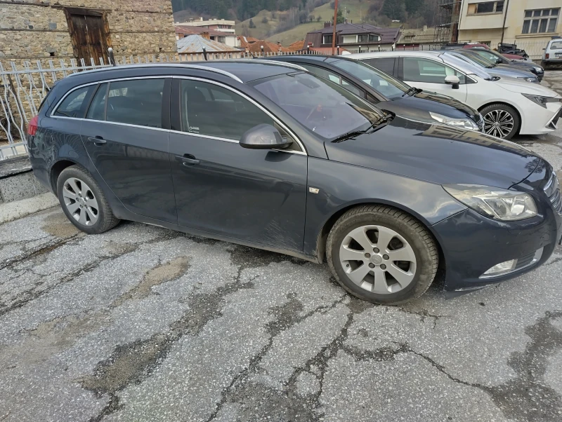 Opel Insignia Комби, снимка 2 - Автомобили и джипове - 52640746