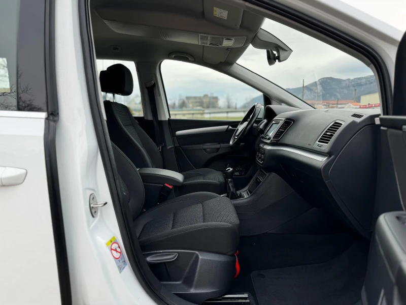 VW Sharan 2.0TDI/FACELIFT/ДИСТРОНИК, снимка 11 - Автомобили и джипове - 53267811