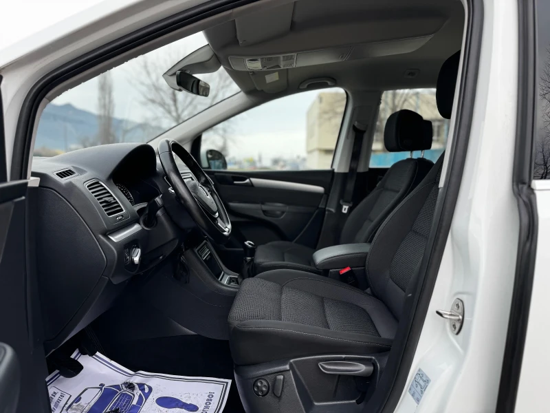 VW Sharan 2.0TDI/FACELIFT/ДИСТРОНИК, снимка 9 - Автомобили и джипове - 53267811