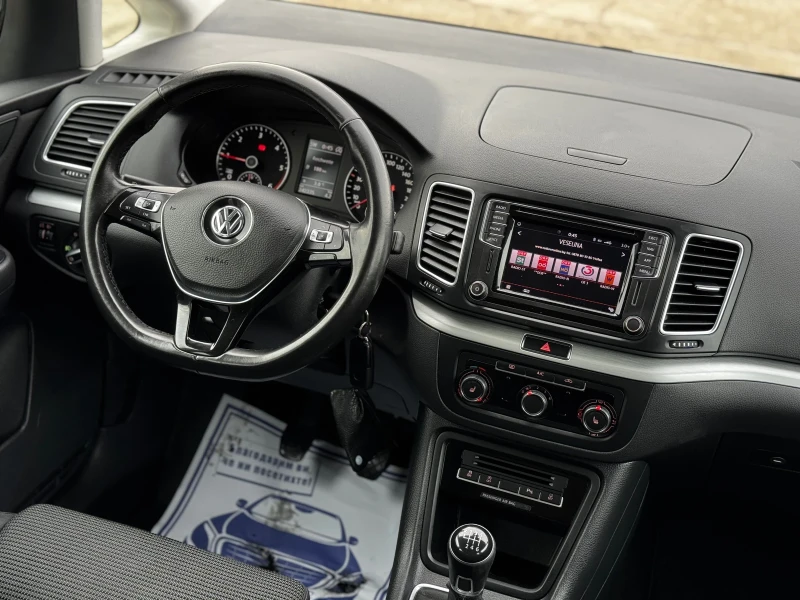 VW Sharan 2.0TDI/FACELIFT/ДИСТРОНИК, снимка 13 - Автомобили и джипове - 53267811