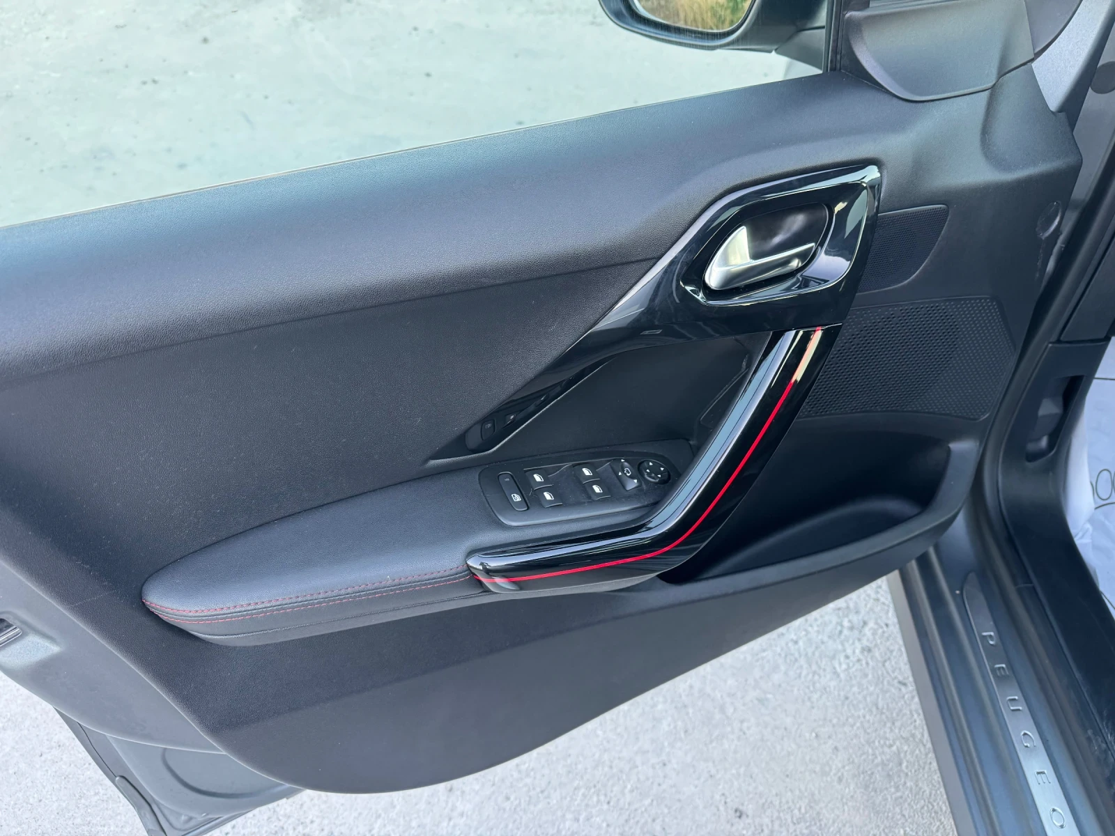 Peugeot 208 1.2 T GT евро 6 avtomatic - изображение 9