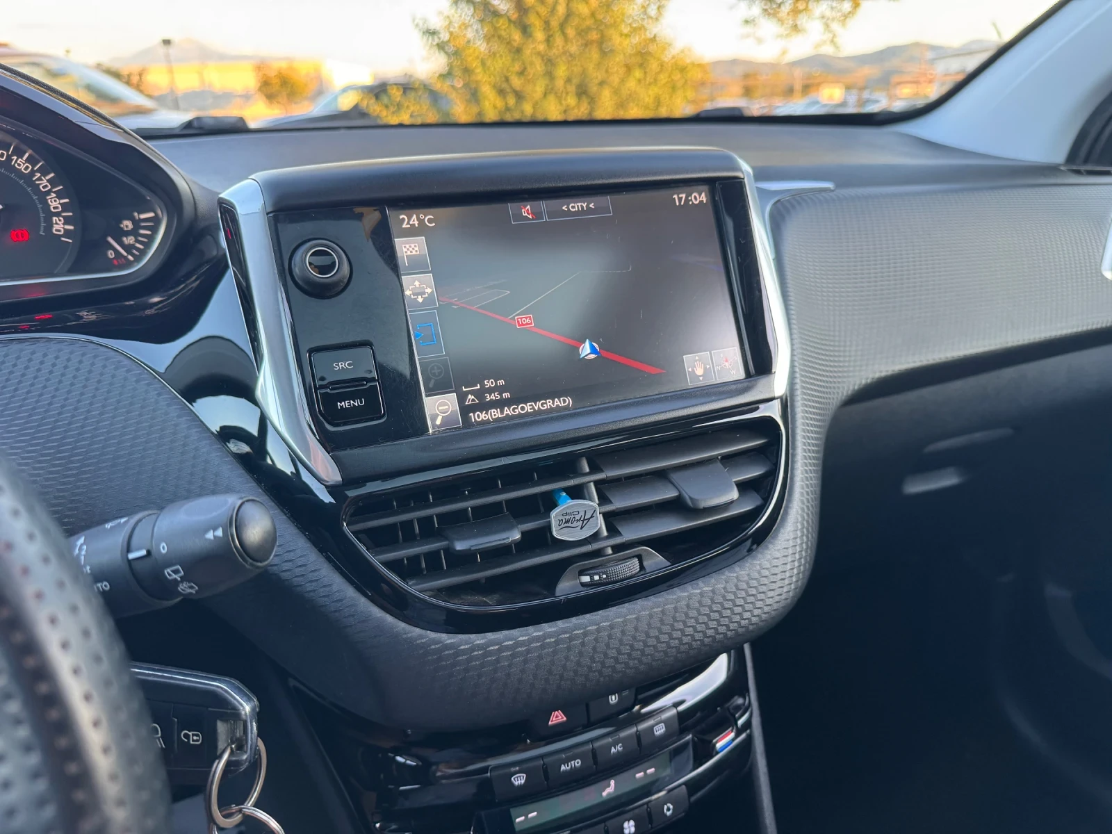 Peugeot 208 1.2 T GT евро 6 avtomatic - изображение 10