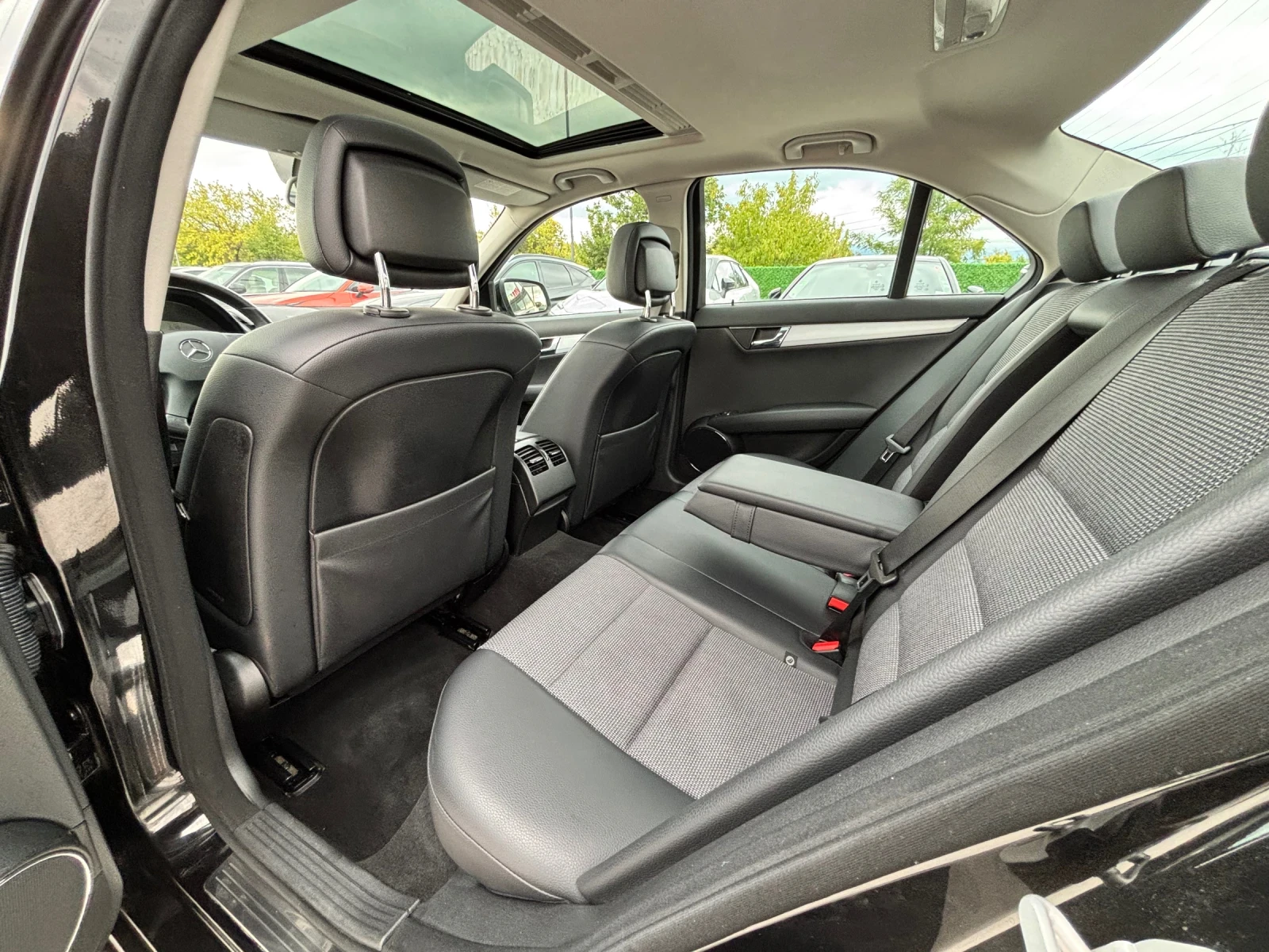 Mercedes-Benz C 220 2.2CDI/AVANTGARD/ПОДГРЕВ /ПАНОРАМА - изображение 8