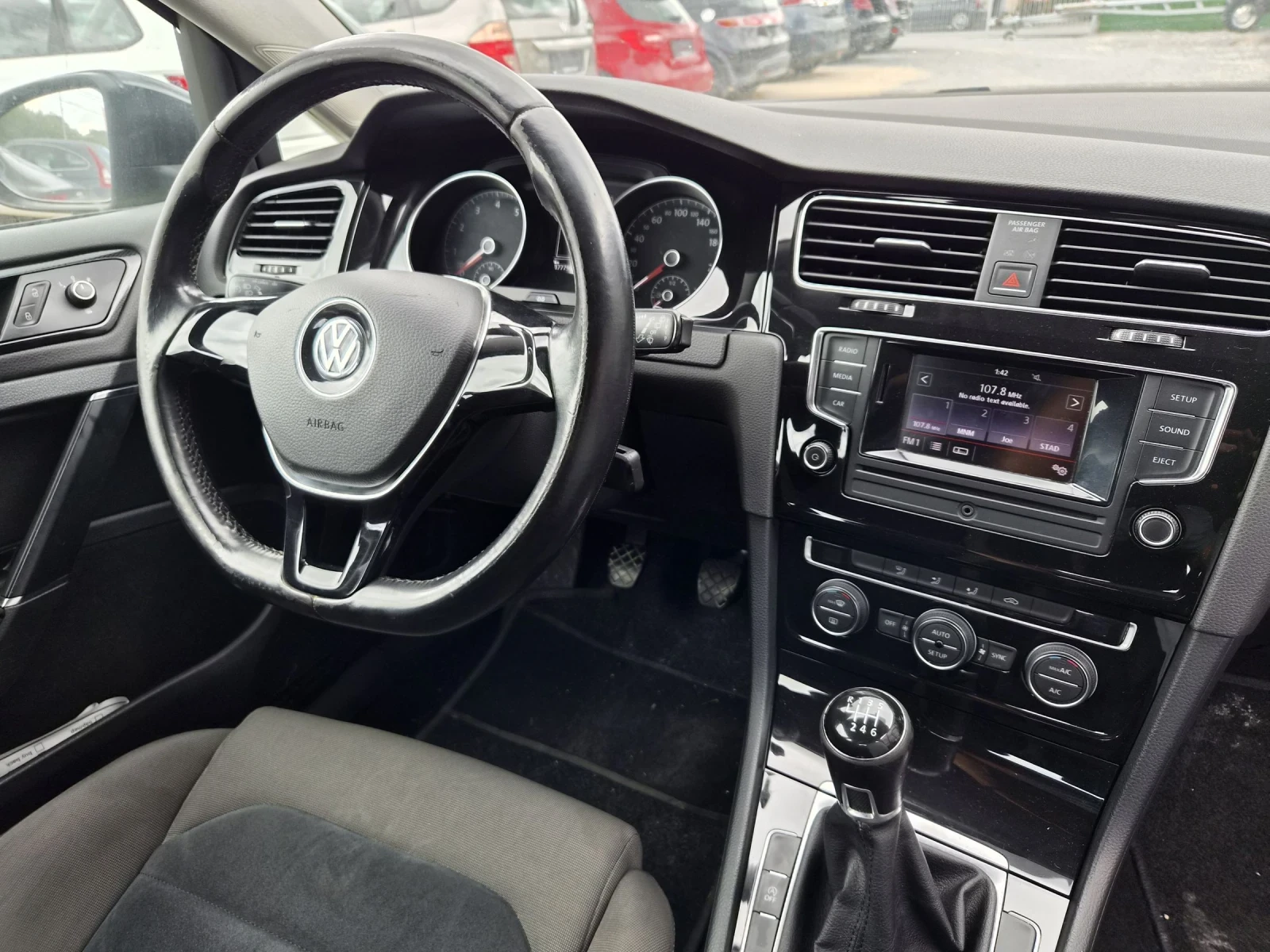 VW Golf 1.4I, снимка 11 - Автомобили и джипове - 52361805