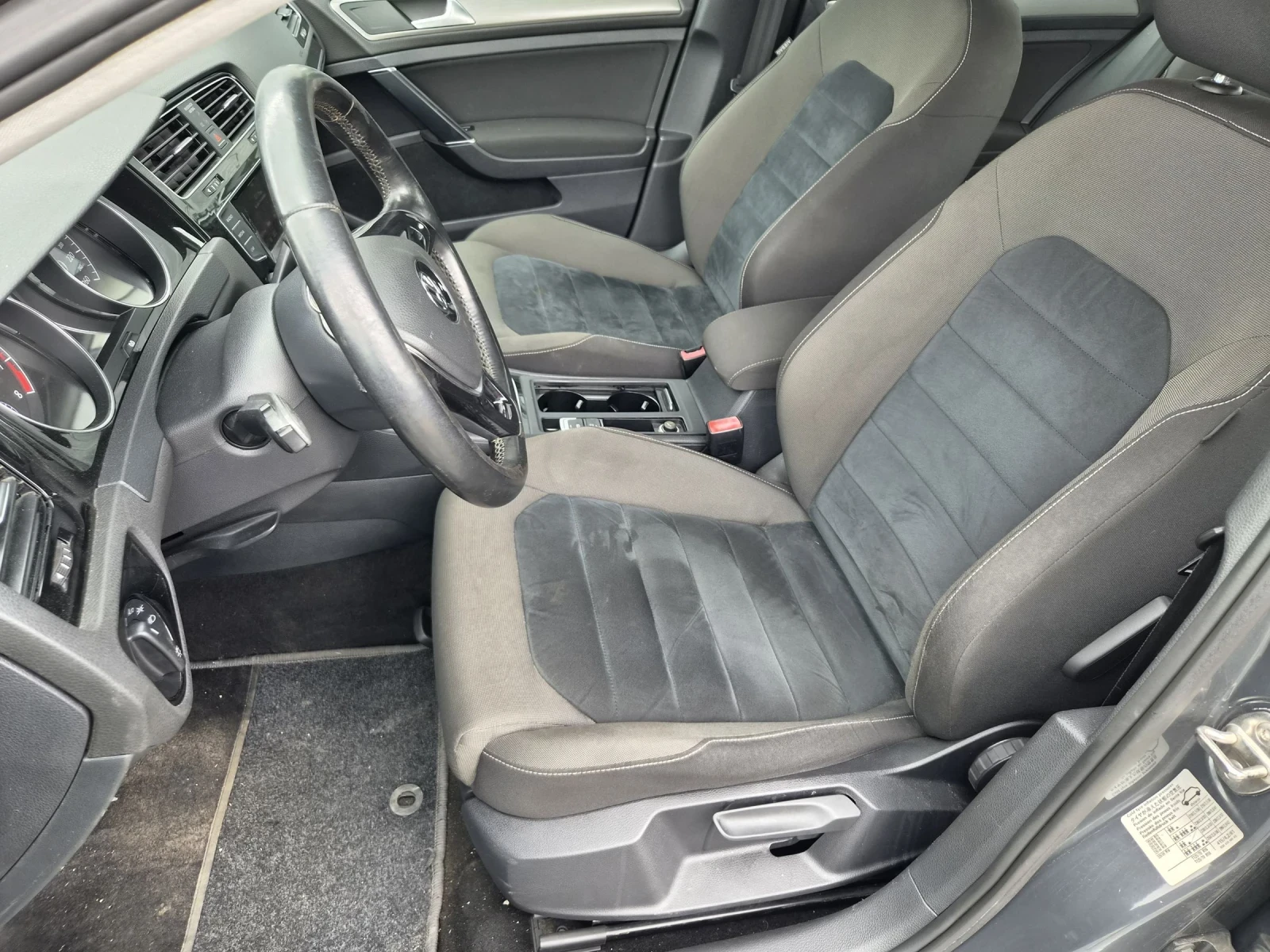 VW Golf 1.4I, снимка 8 - Автомобили и джипове - 52361805