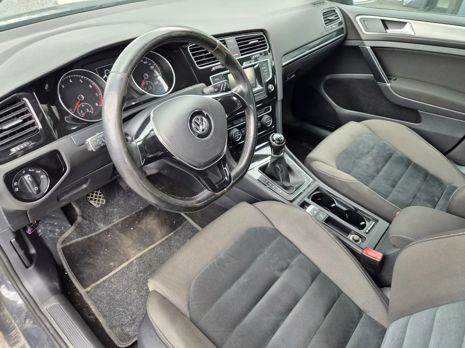 VW Golf 1.4I, снимка 9 - Автомобили и джипове - 52361805