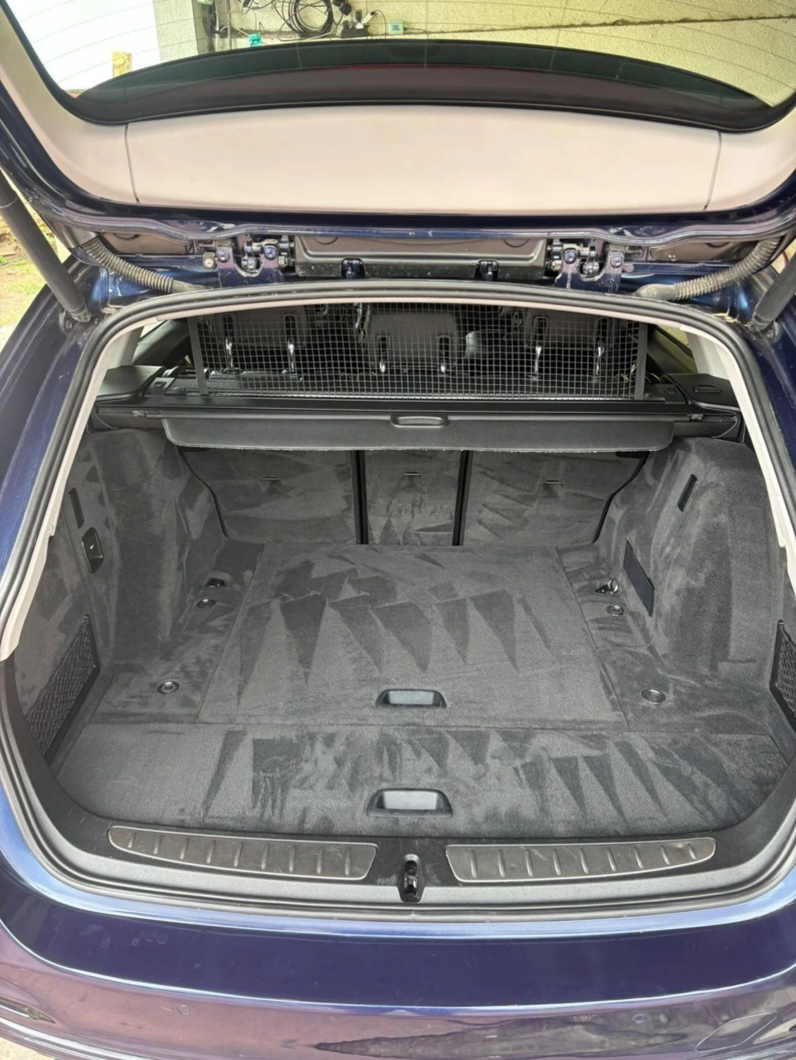 BMW 320 Sport line LCI, снимка 7 - Автомобили и джипове - 54491755