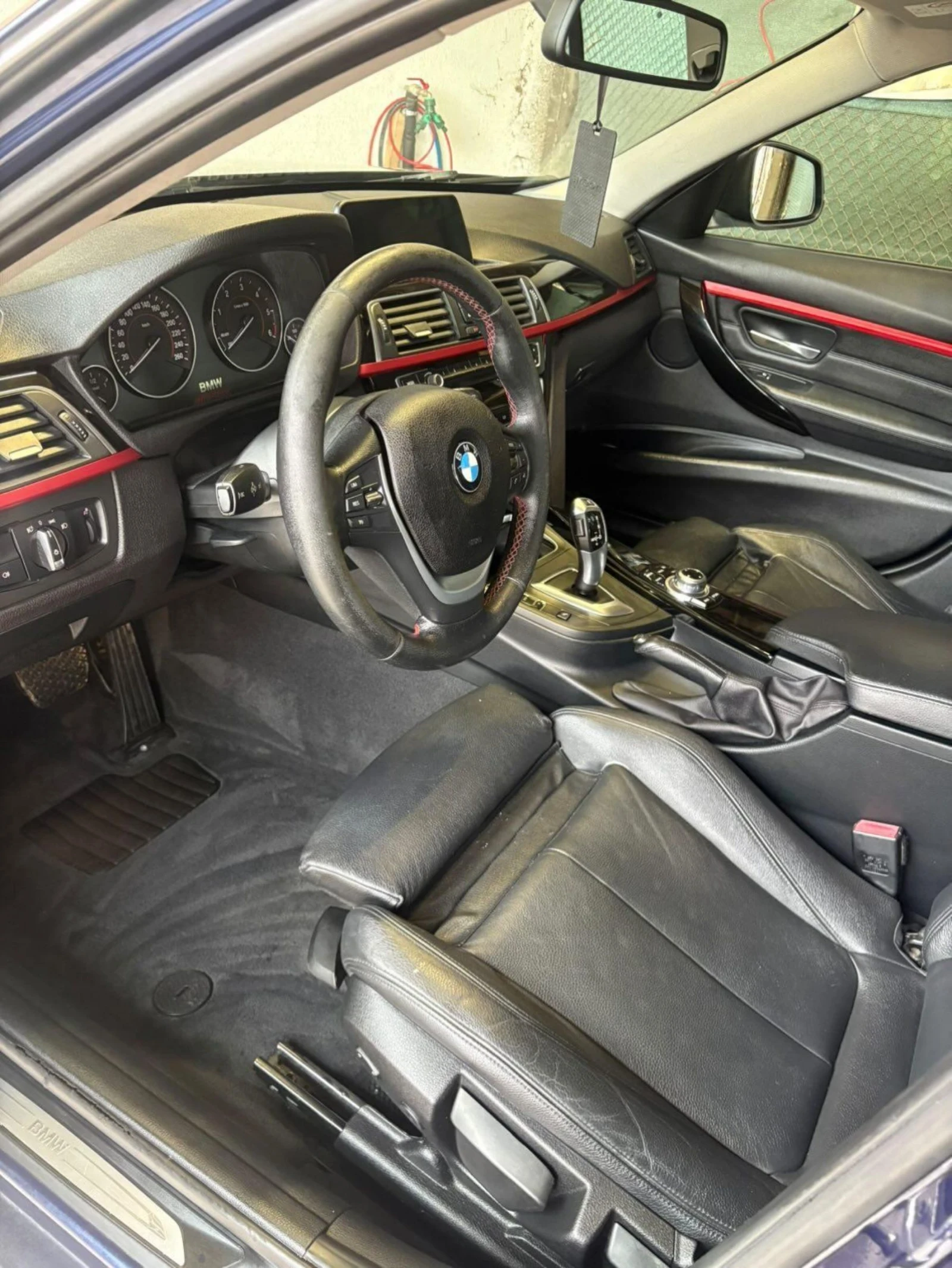 BMW 320 Sport line LCI, снимка 4 - Автомобили и джипове - 54491755