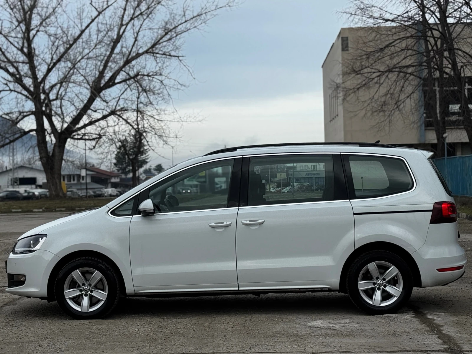 VW Sharan 2.0TDI/FACELIFT/ДИСТРОНИК - изображение 2