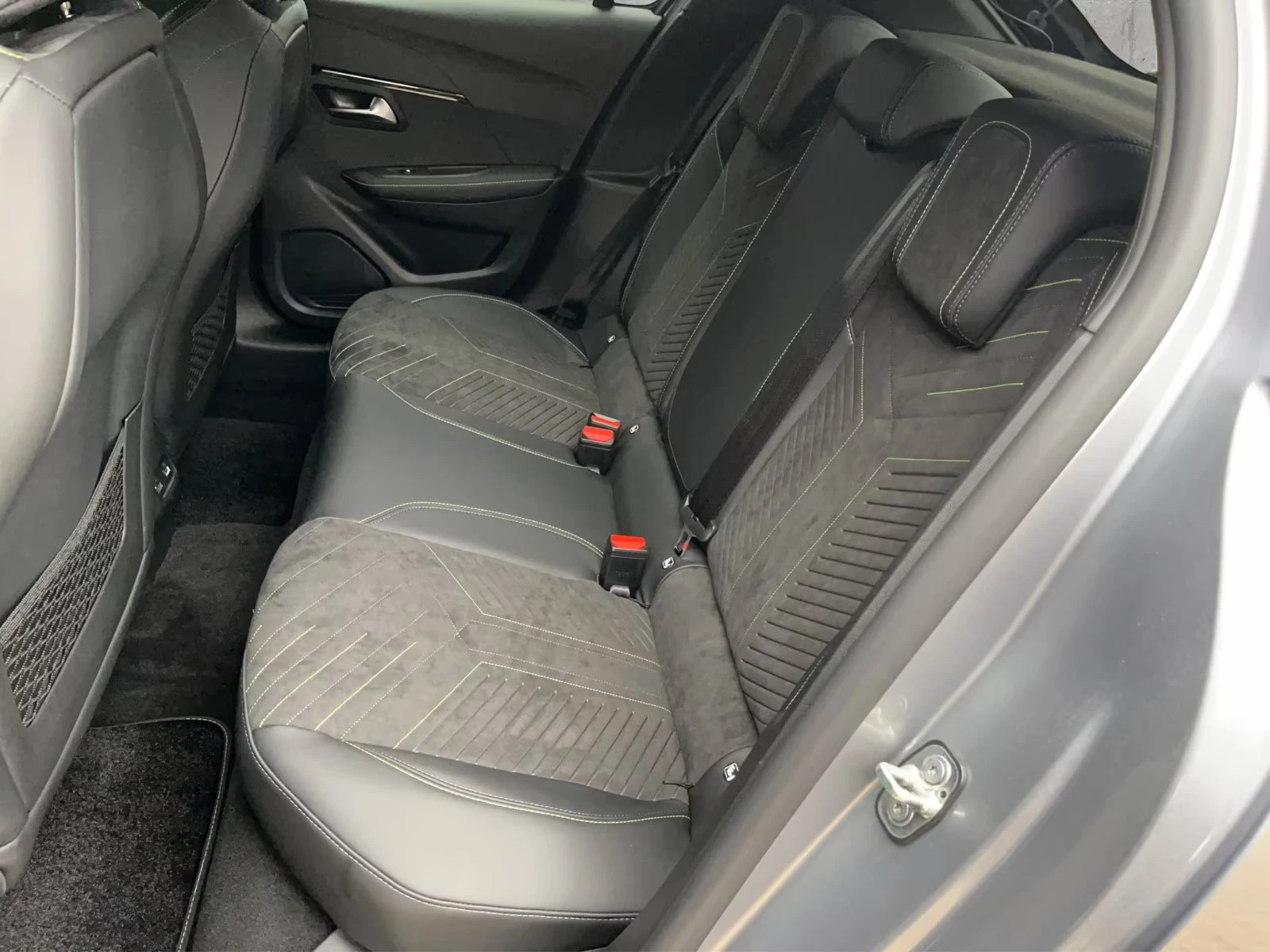 Peugeot 208 e-208 GT  - изображение 7