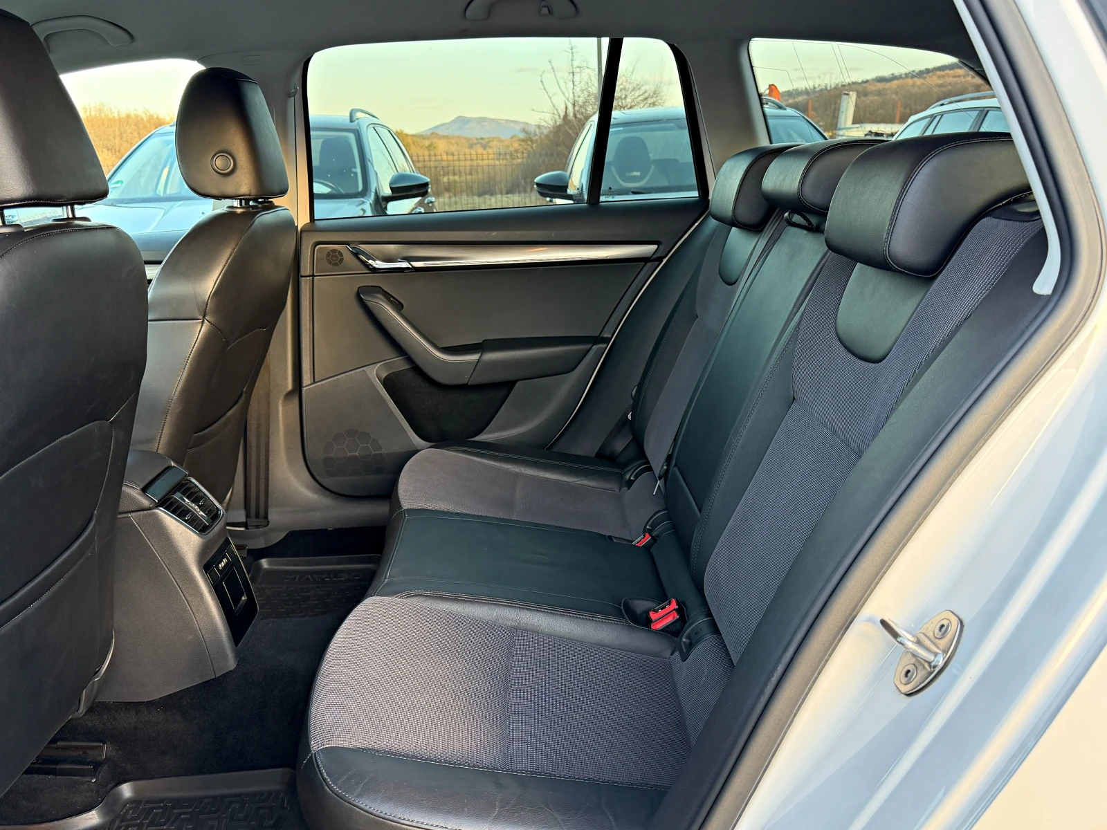 Skoda Octavia Side Assist Ambiente Distronic LED Печка, снимка 16 - Автомобили и джипове - 53834750