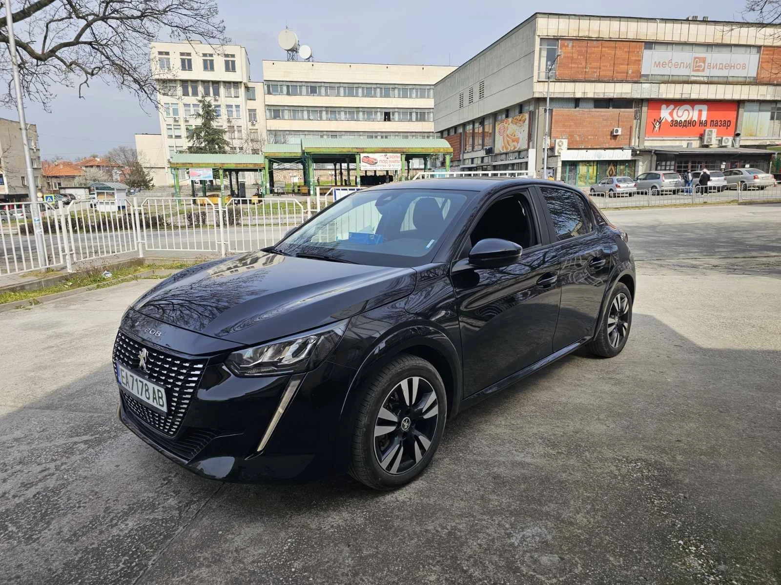 Peugeot 208, снимка 3 - Автомобили и джипове - 53908412