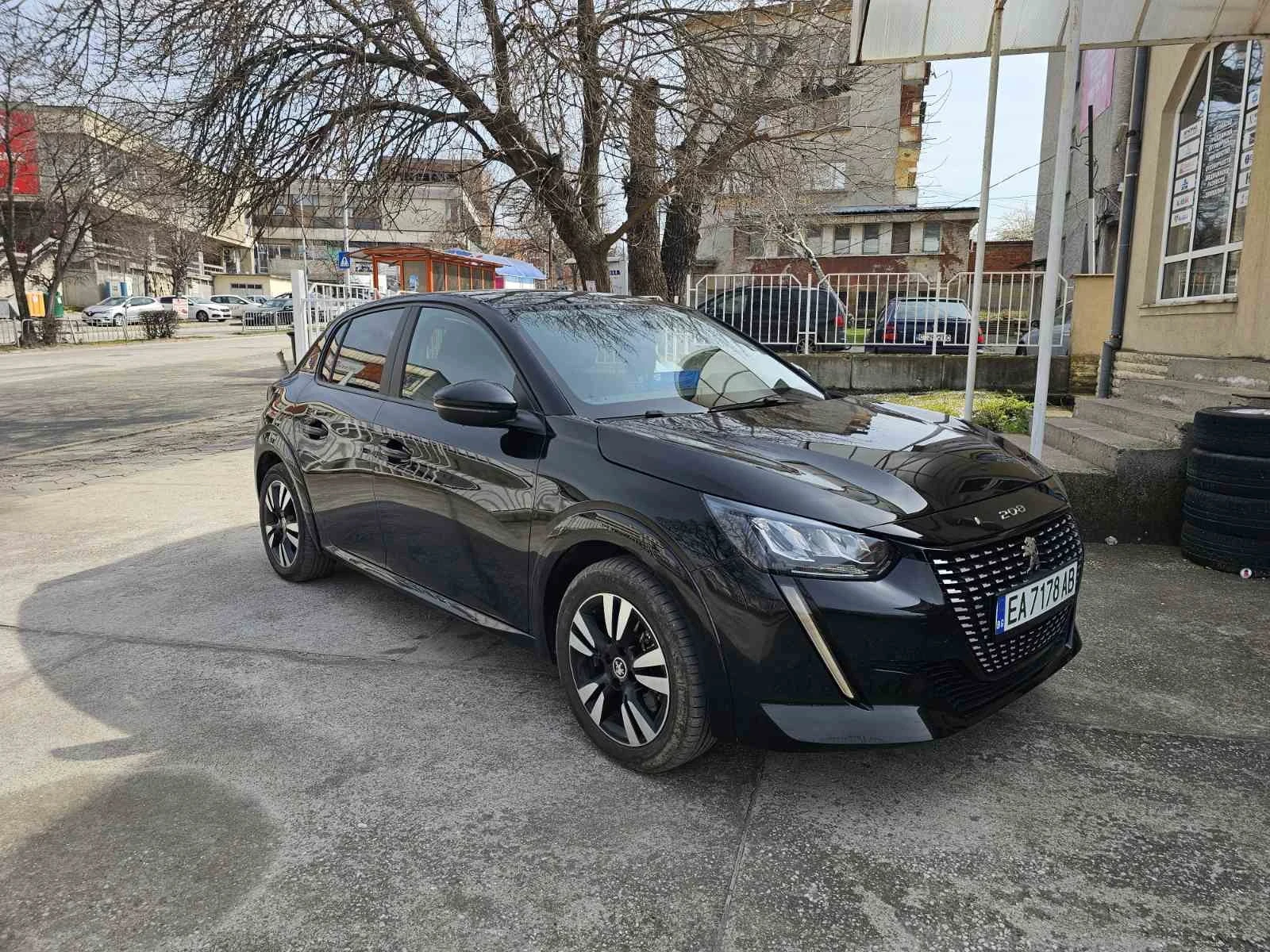 Peugeot 208, снимка 2 - Автомобили и джипове - 53908412