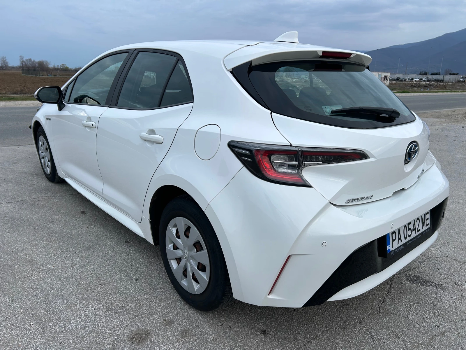 Toyota Corolla 1.8 HYBRID , снимка 6 - Автомобили и джипове - 53933127