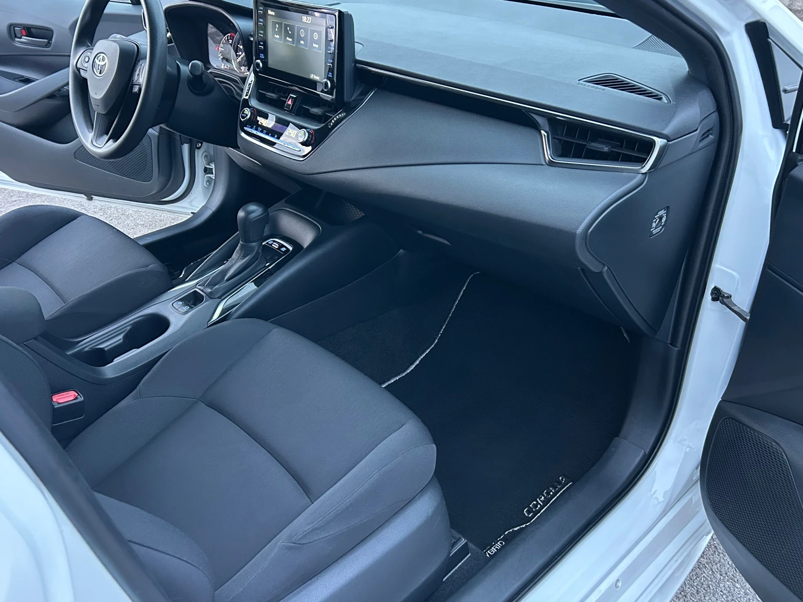 Toyota Corolla 1.8 HYBRID , снимка 14 - Автомобили и джипове - 53933127