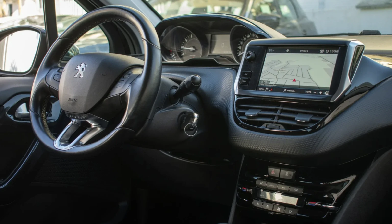 Peugeot 208 1.4HDI, снимка 6 - Автомобили и джипове - 53991345