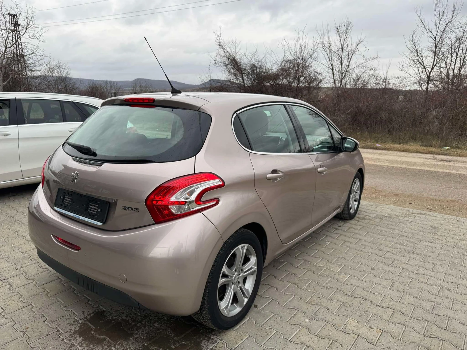 Peugeot 208 1.4HDI, снимка 5 - Автомобили и джипове - 53991345