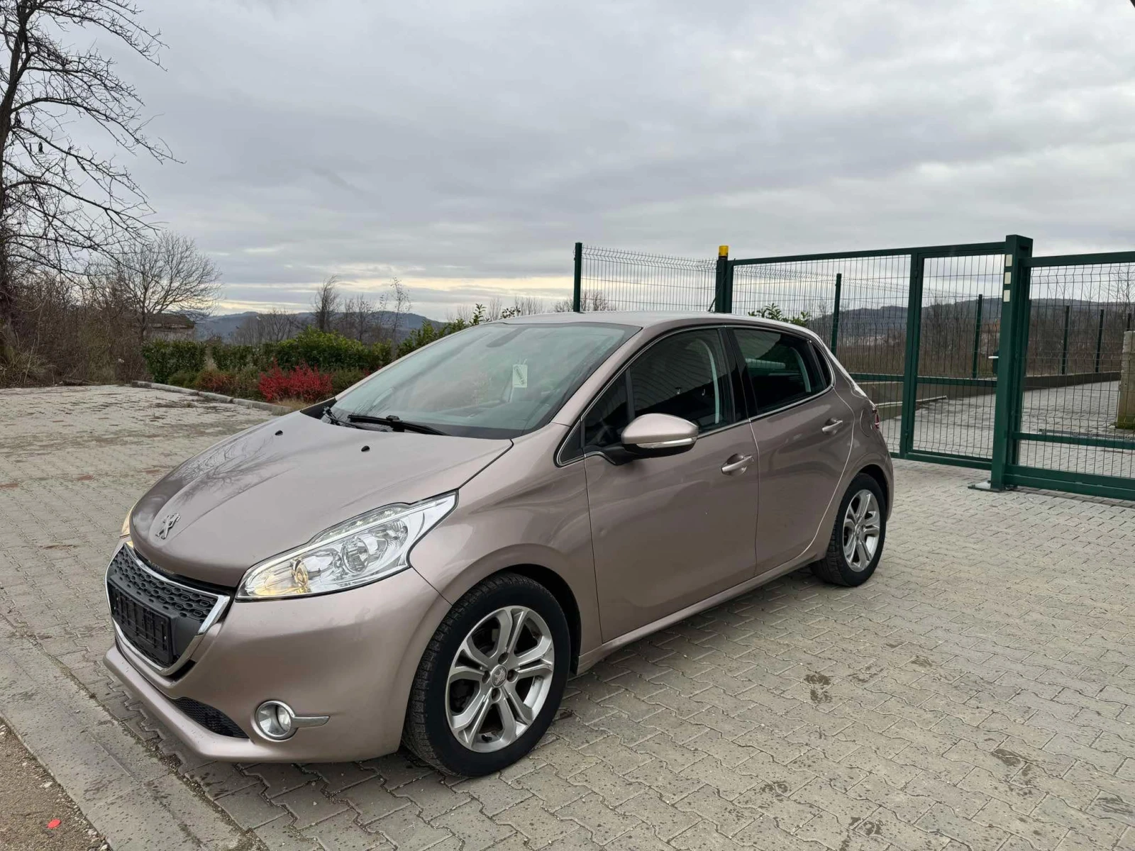Peugeot 208 1.4HDI, снимка 4 - Автомобили и джипове - 53991345