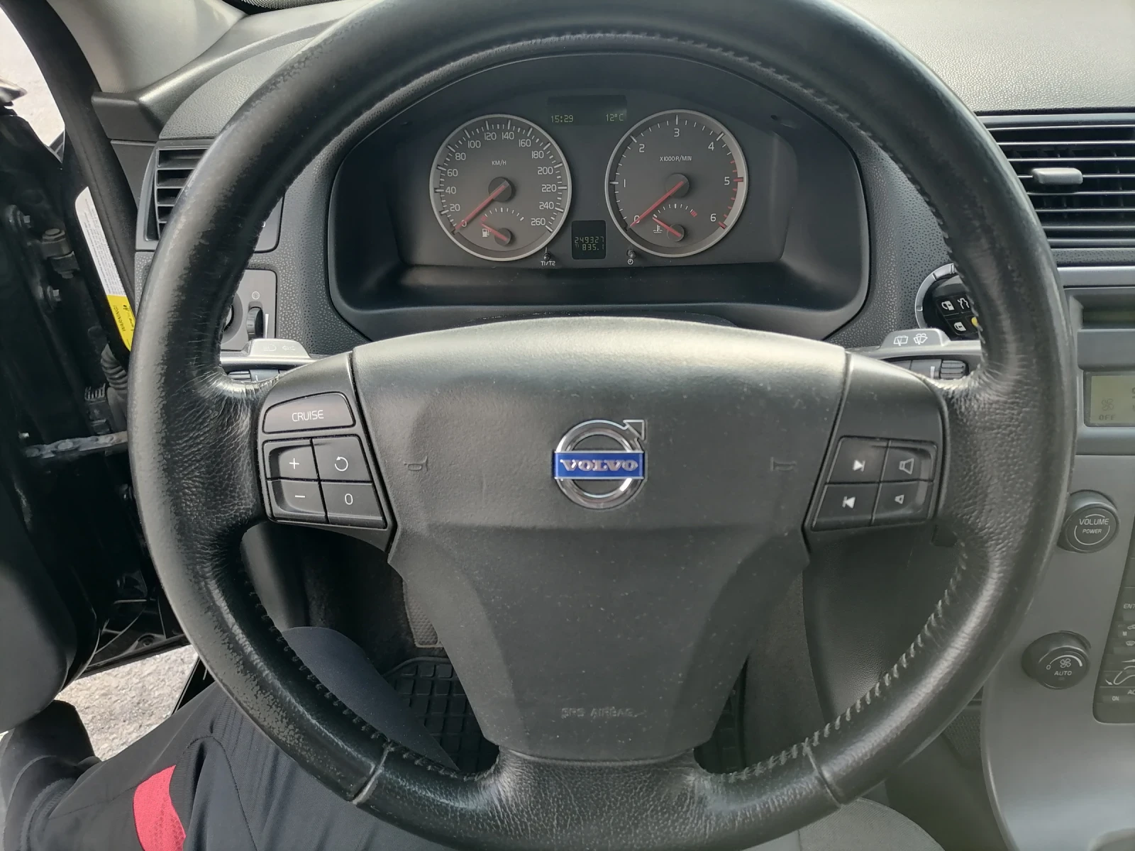 Volvo V50 Комби, снимка 11 - Автомобили и джипове - 54385461