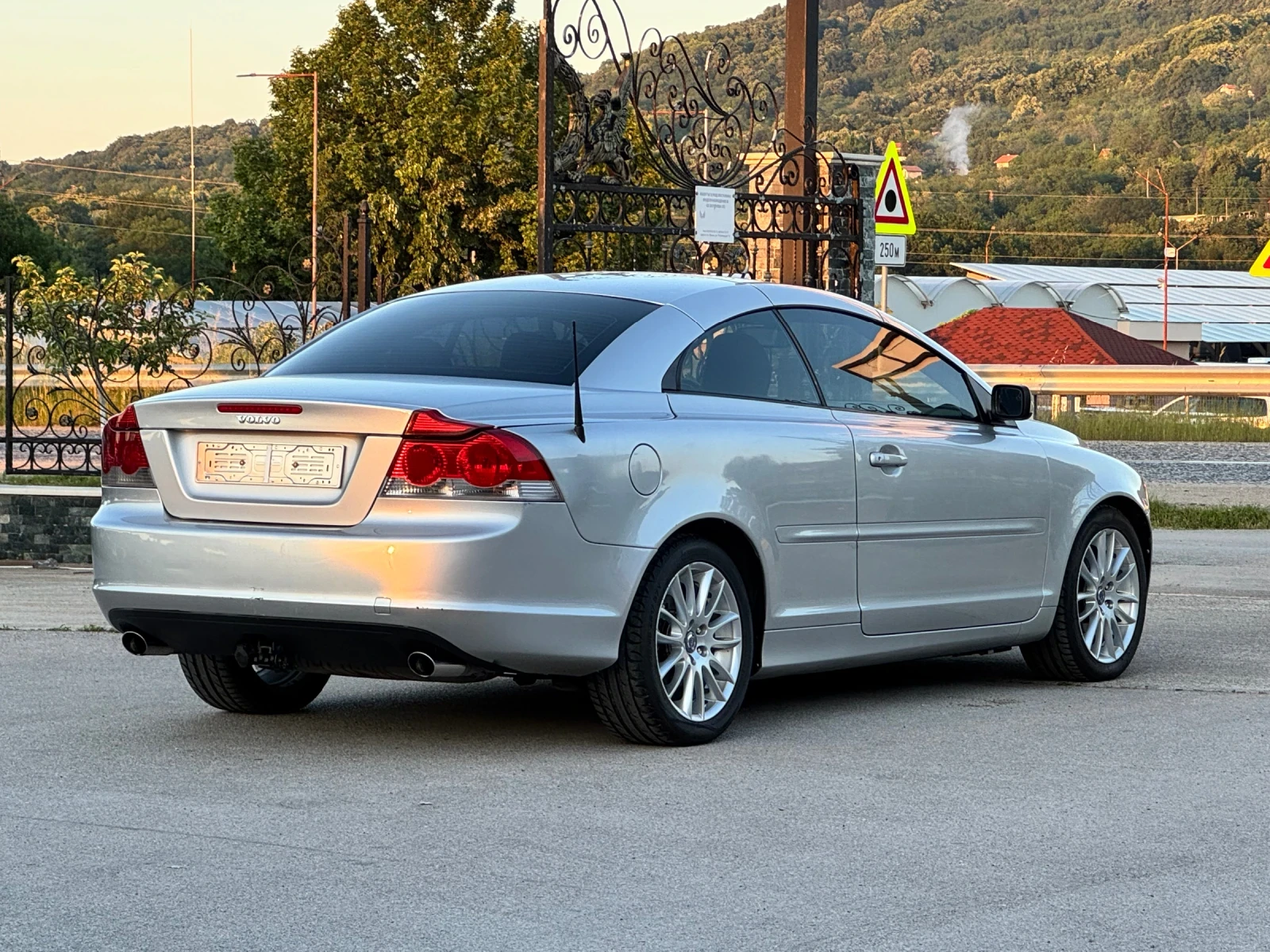 Volvo C70 2.4 D5 АВТОМАТ ИТАЛИЯ, снимка 12 - Автомобили и джипове - 54704577