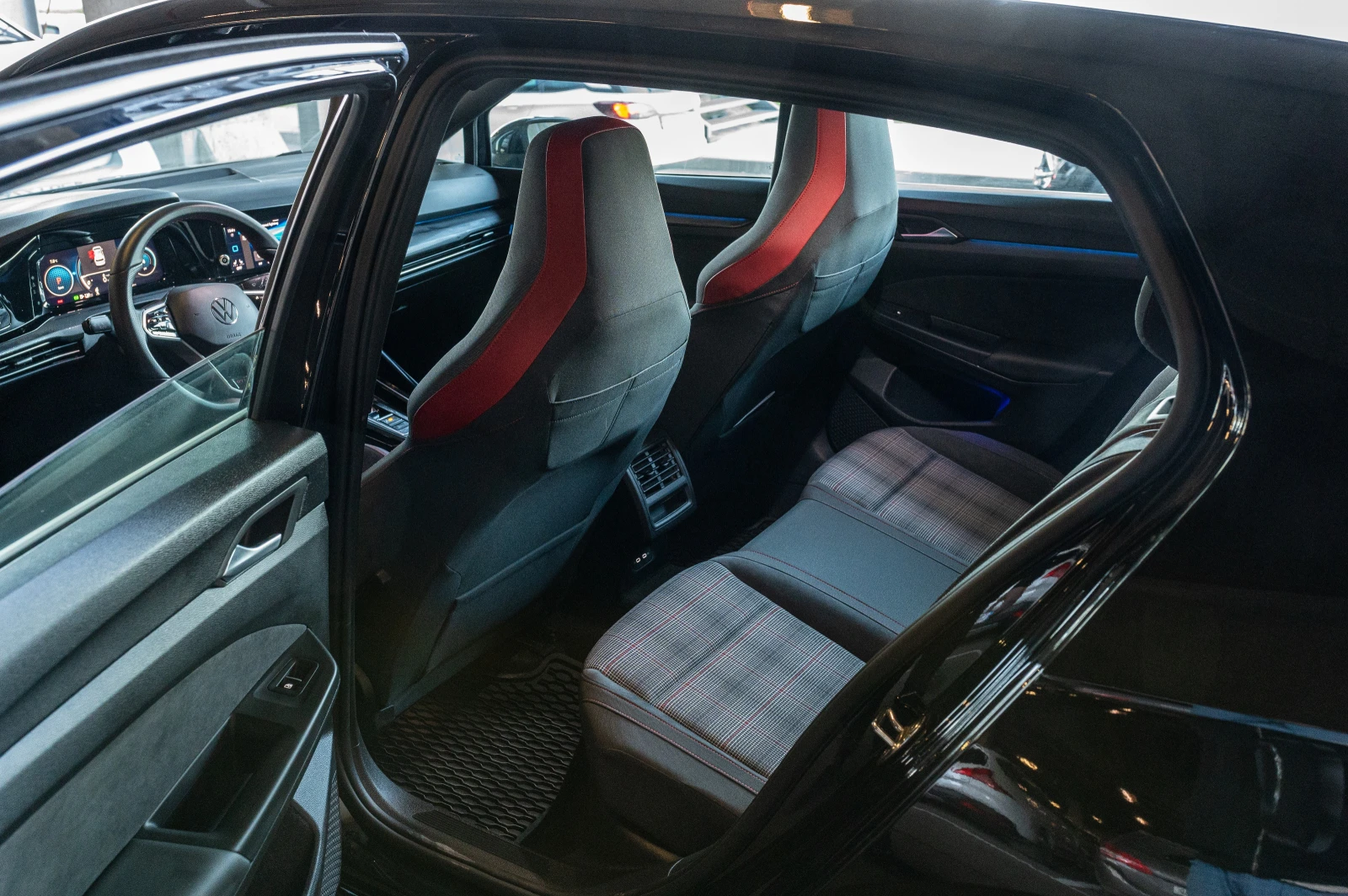 VW Golf 8 GTI, снимка 15 - Автомобили и джипове - 55263037