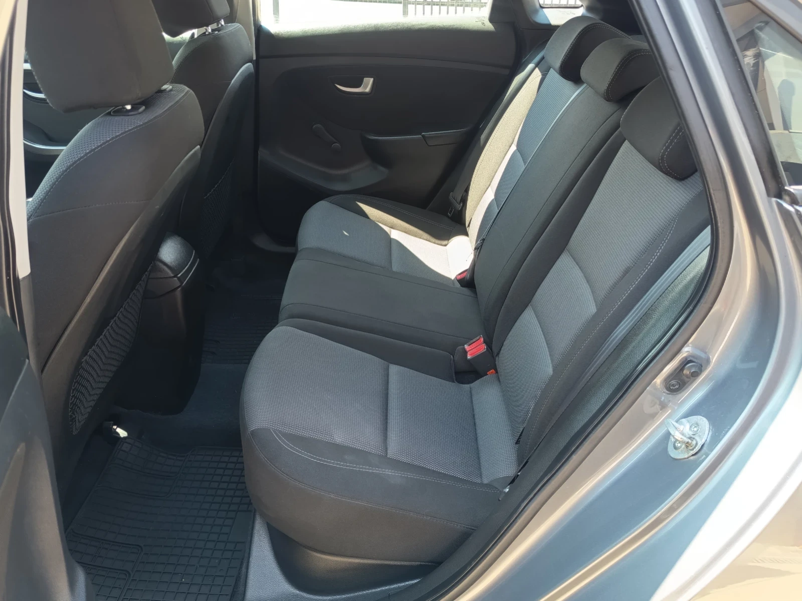 Hyundai I30 1.4i, снимка 10 - Автомобили и джипове - 55318824