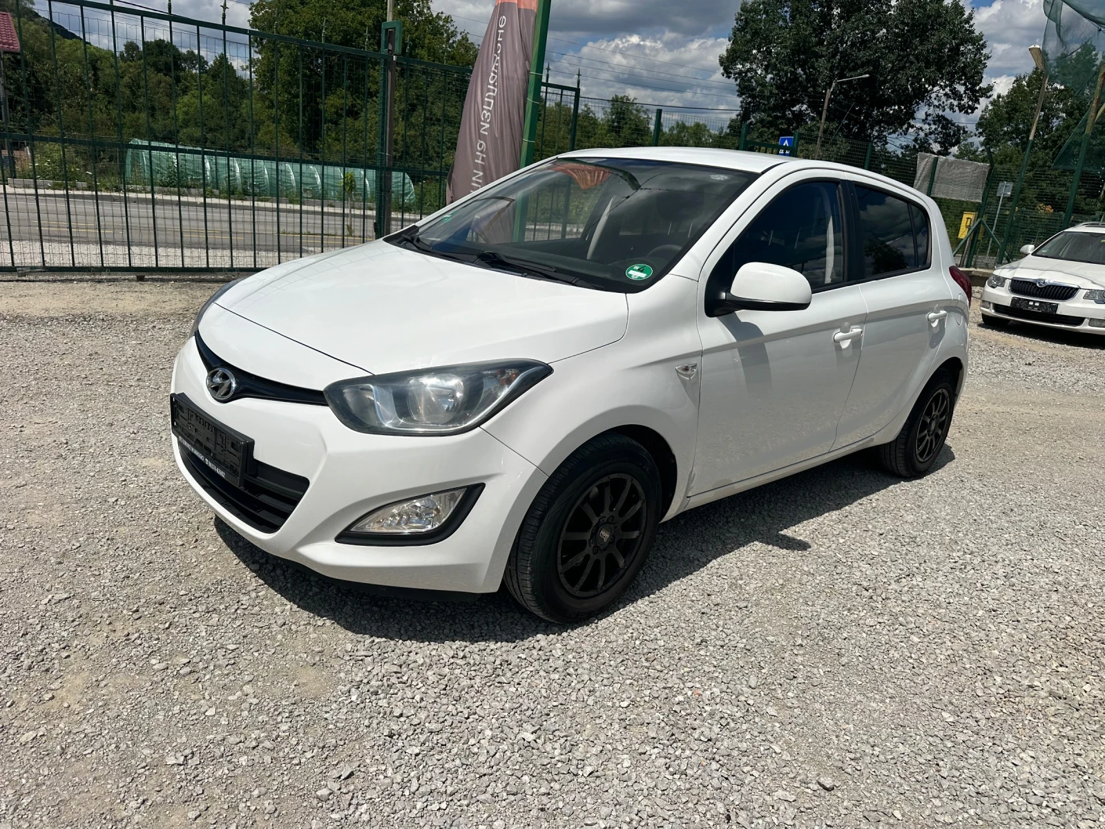 Hyundai I20 1.3 i, снимка 2 - Автомобили и джипове - 55407347