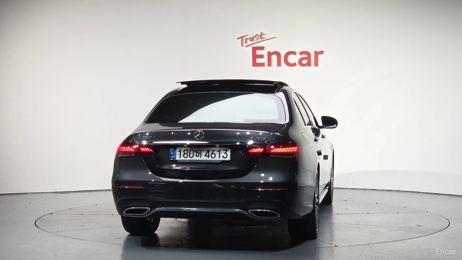 Mercedes-Benz E 350 4MATIC/AMG-LINE/DRIVE-ASSISTS/SUNROOF, снимка 4 - Автомобили и джипове - 55688145