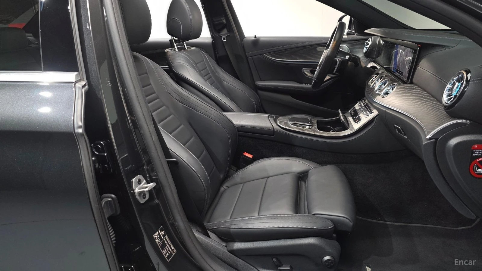 Mercedes-Benz E 350 4MATIC/AMG-LINE/DRIVE-ASSISTS/SUNROOF, снимка 13 - Автомобили и джипове - 55688145