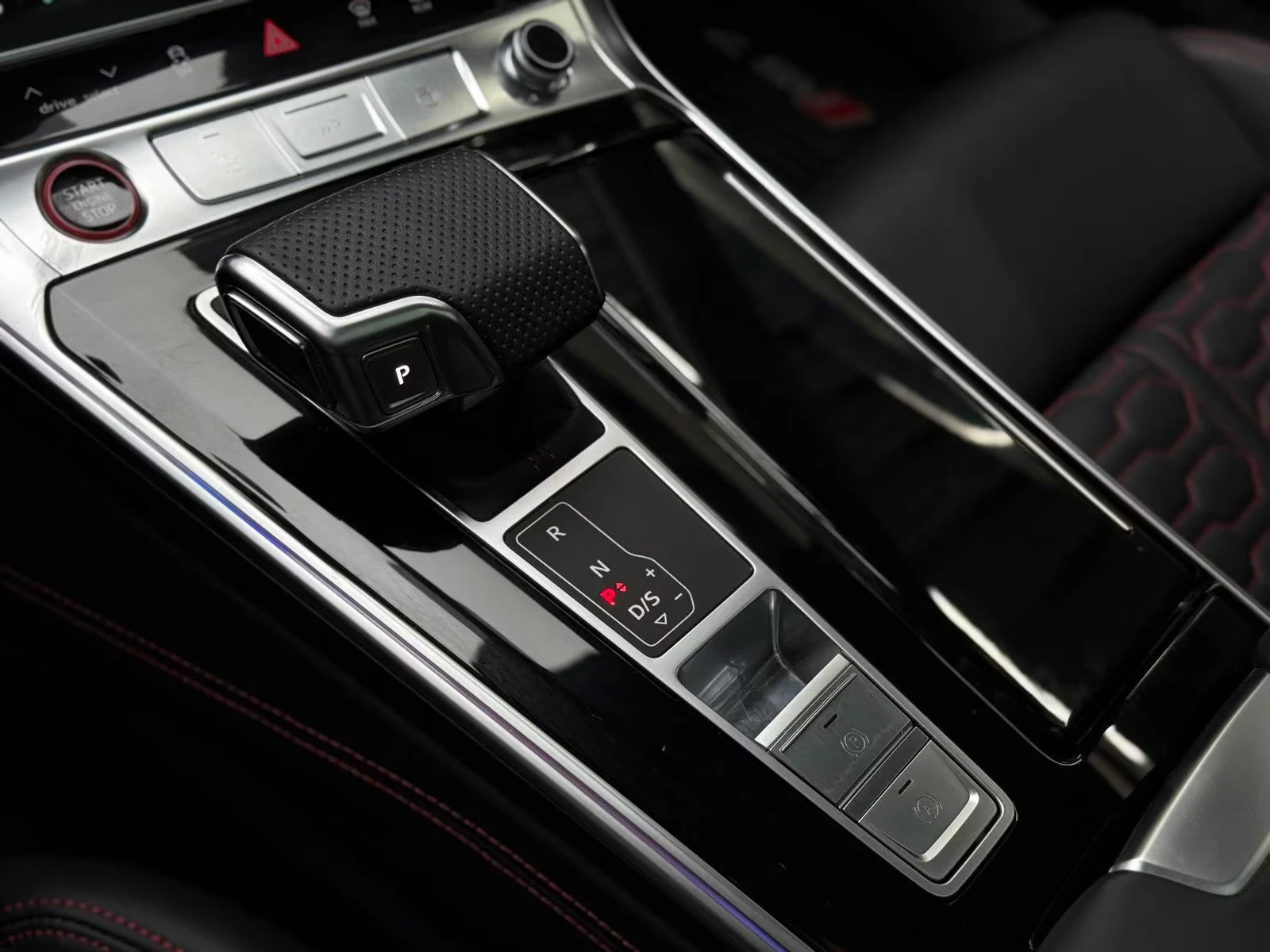 Audi Rs7 SPORTBACK/600HP/PANO/360/HUD/B&O/VENT/795z, снимка 15 - Автомобили и джипове - 55706526