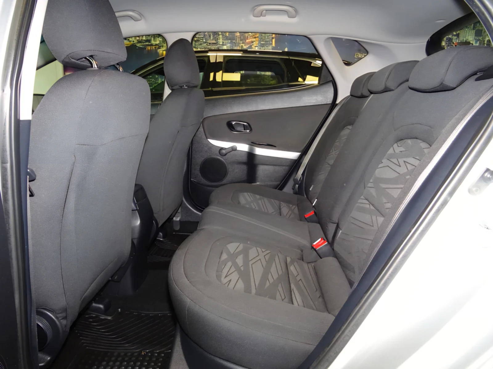 Kia Ceed 1.6 CRDI, снимка 15 - Автомобили и джипове - 56553459