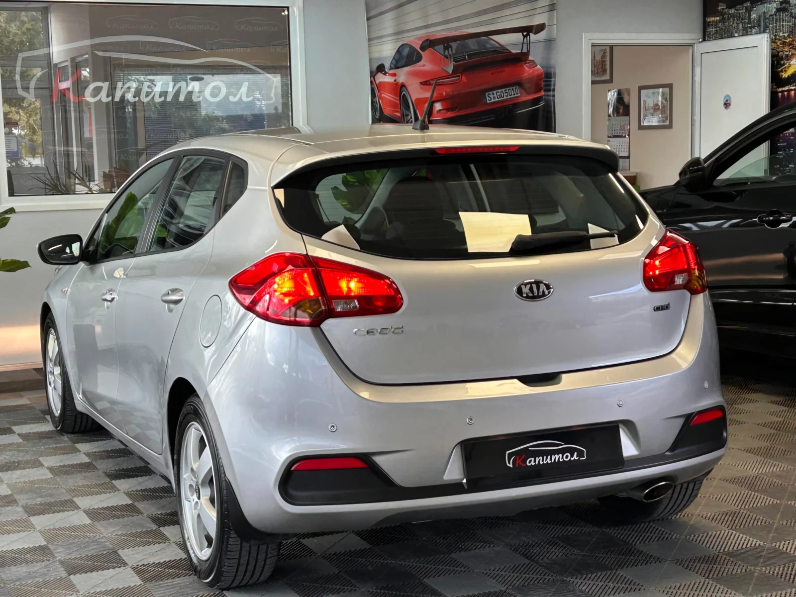 Kia Ceed 1.6 CRDI, снимка 5 - Автомобили и джипове - 56553459