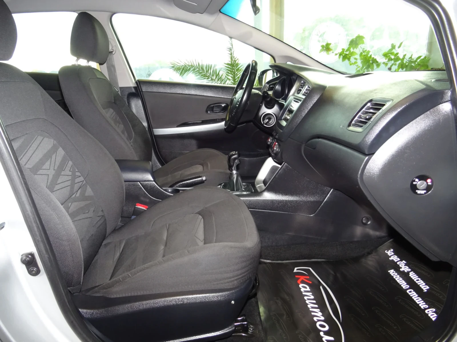 Kia Ceed 1.6 CRDI, снимка 10 - Автомобили и джипове - 56553459