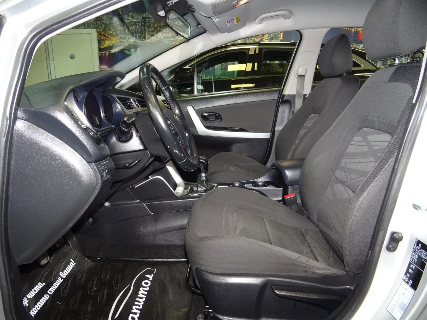 Kia Ceed 1.6 CRDI, снимка 13 - Автомобили и джипове - 56553459