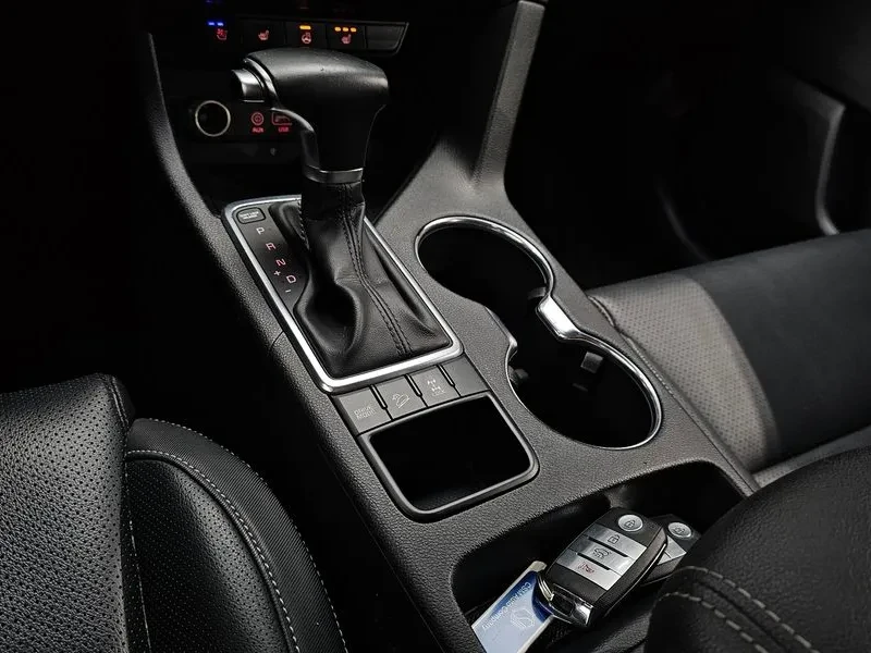 Kia Sportage 2.0 CRDi 4WD, снимка 9 - Автомобили и джипове - 54276687